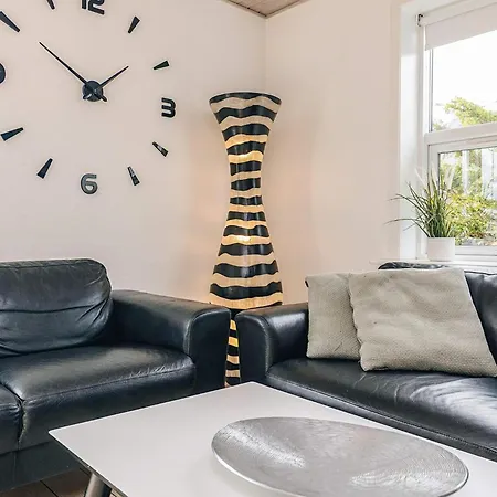 8 Person In Skagen-by Traum *